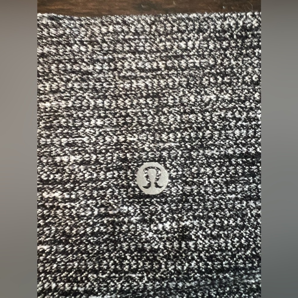 Lululemon Boogie Short (Roll Down) in Coco Pique Black White - size 2 - Picture 4 of 4